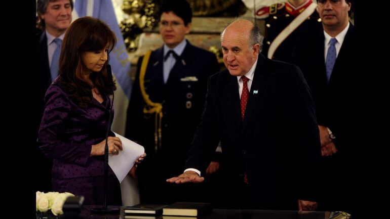 momento en que Parrilli toma posesión como jefe del os servicios de inteligencia argentino durante la presidencia de Cristina Fernandez 