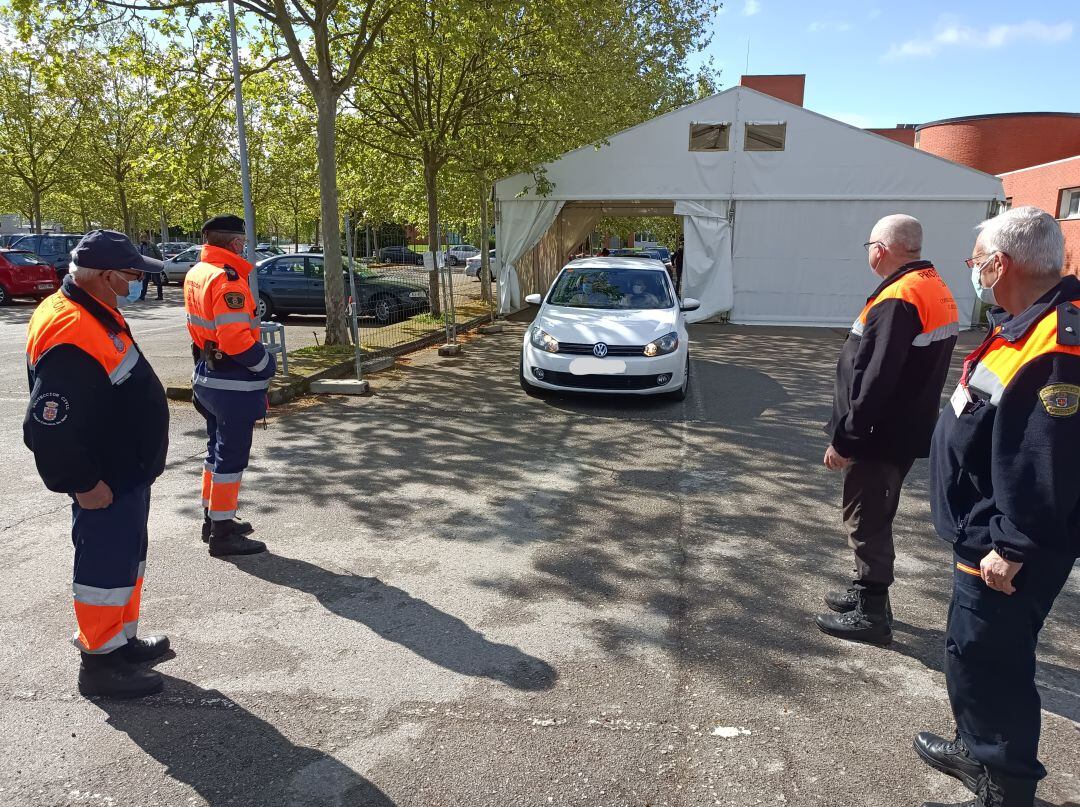 Protección Civil supervisa el paso de vehículos