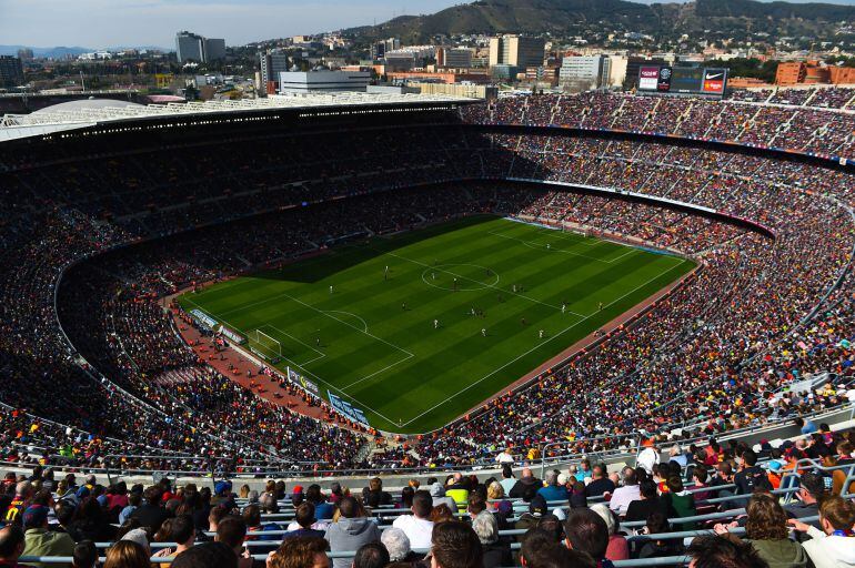 Dos individuos realizaron saludos fascistas en el partido que enfrentó a Barcelona y Rayo Vallecano.