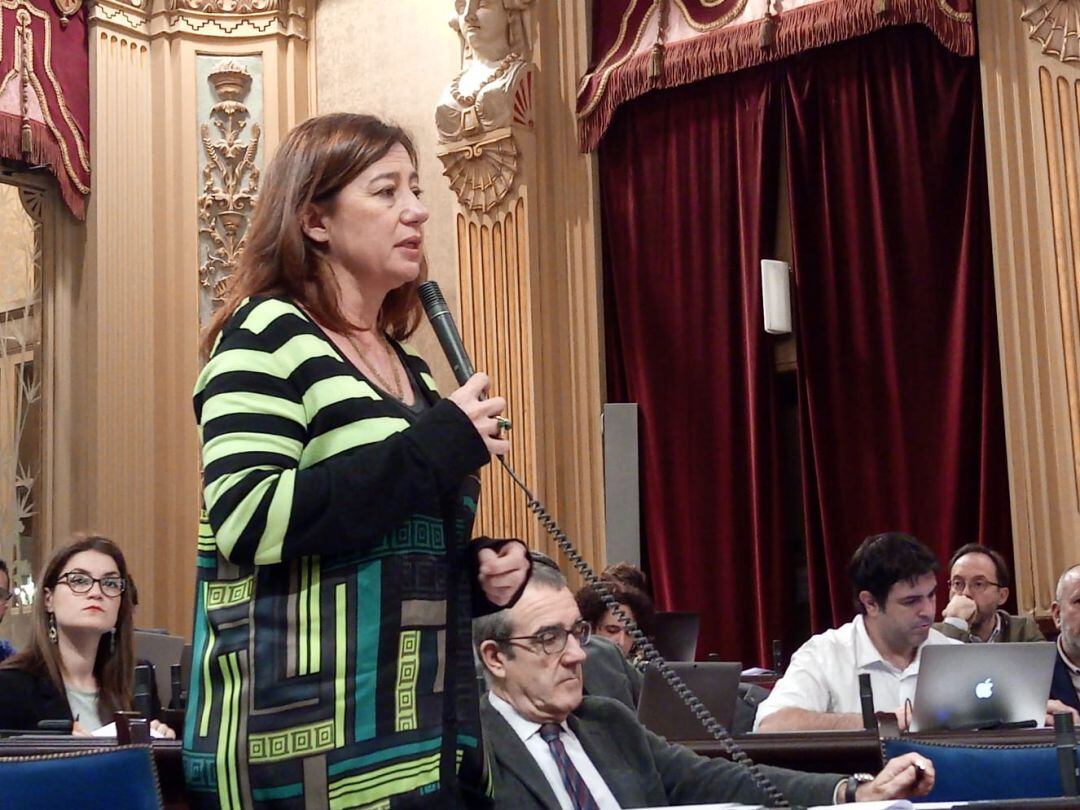 La presidenta del Govern, Francina Armengol, en el Parlament.