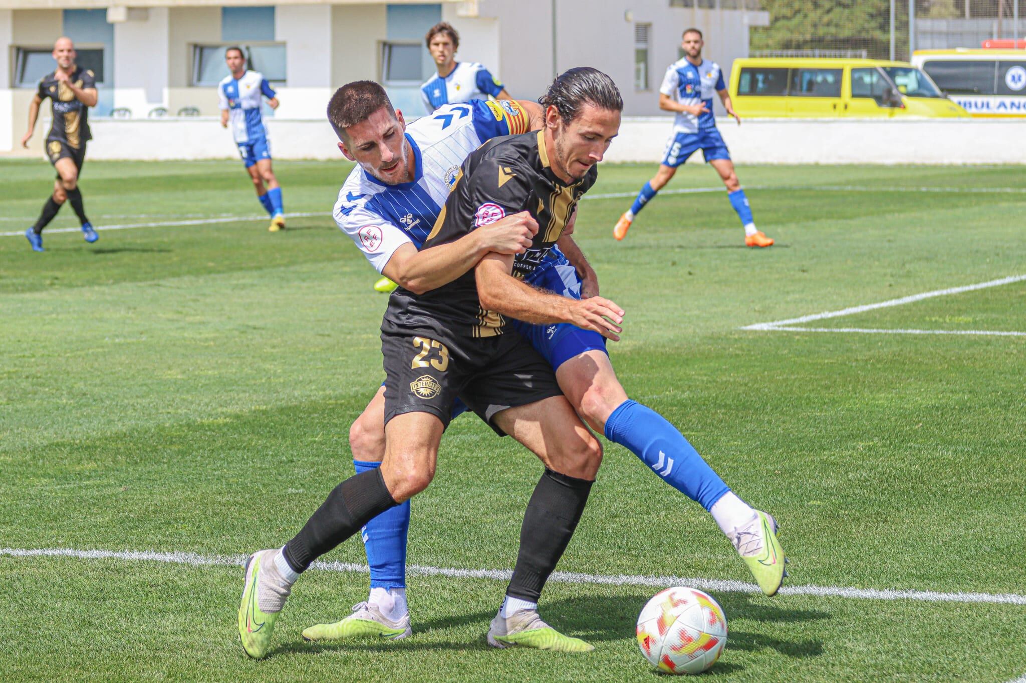 Aarón Piñán, frente al  CE Sabadell