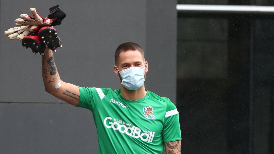 Remiro saluda en su vuelta Zubieta