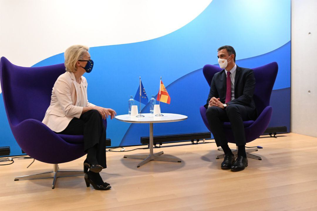 Archivo - El presidente del Gobierno, Pedro Sánchez, se reúne con la presidenta de la Comisión Europea, Ursula Von der Leyen.