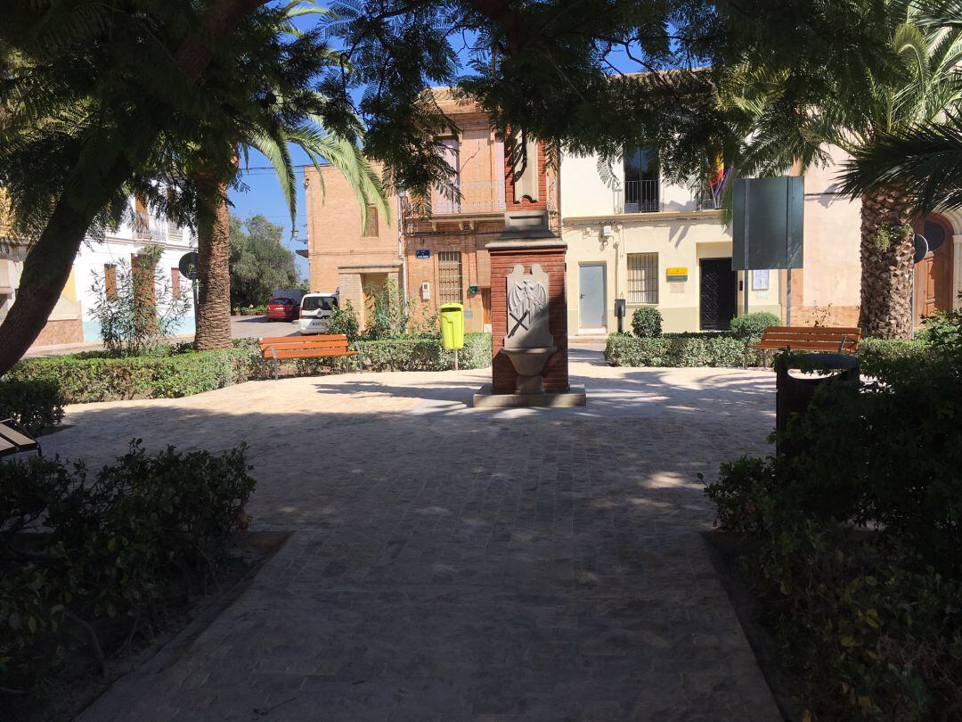 Obra de remodelación de la plaza Sant Benet de Mahuella