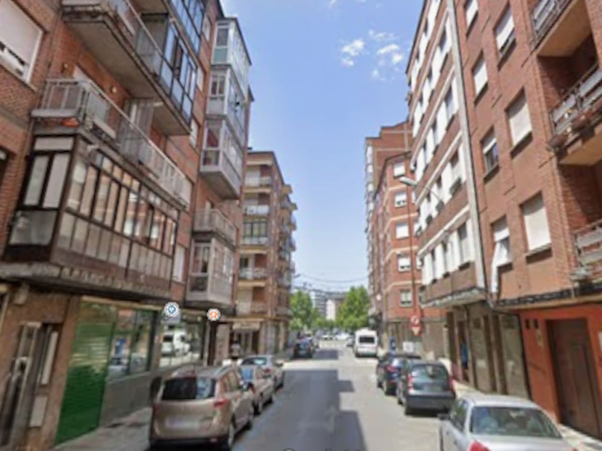 Cinco encapuchados entran en un piso en Ponferrada y se llevan material informático con carteras de acceso a criptomonedas