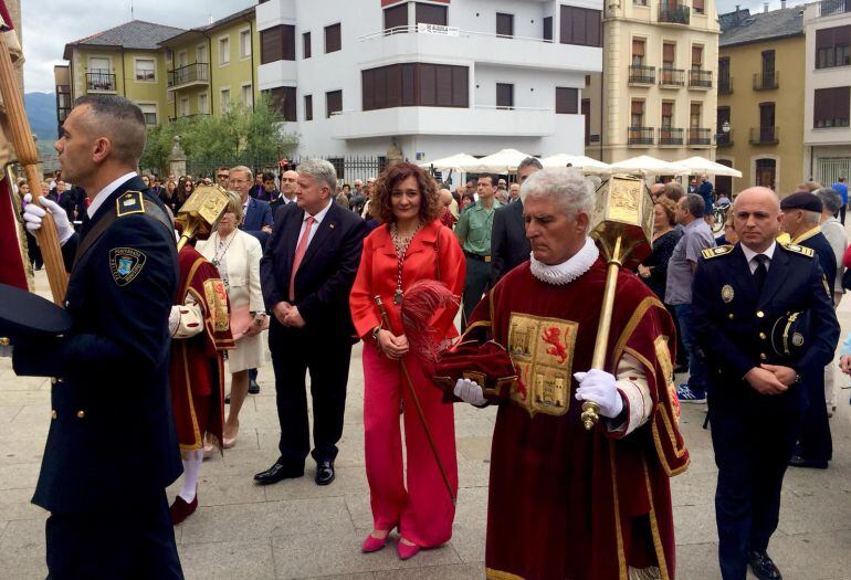 La alcaldesa durante la procesión del Corpus Christi