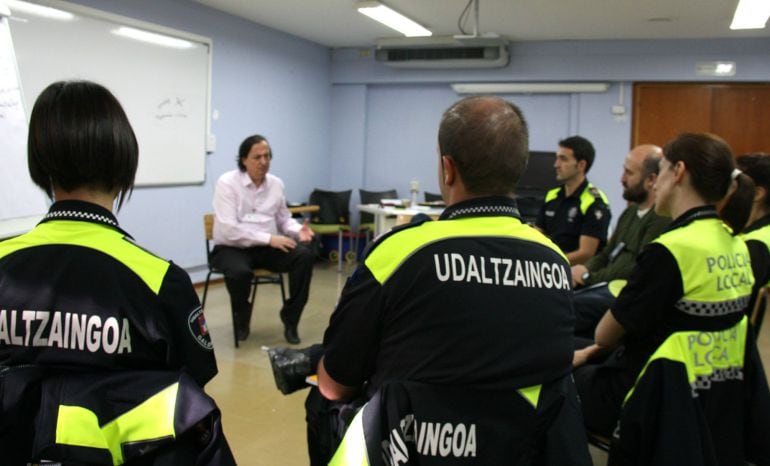 Policía locales reciben formación en la Academia de Arkaute de la Ertzaintza