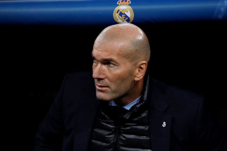 Zinedine Zidane durante el encuentro del Real Madrid ante el PSG en la ida de los octavos de final de la Champions League. 