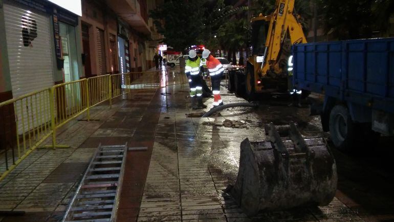 Avenida Jaime I, durante la última rotura del colector en Sax 