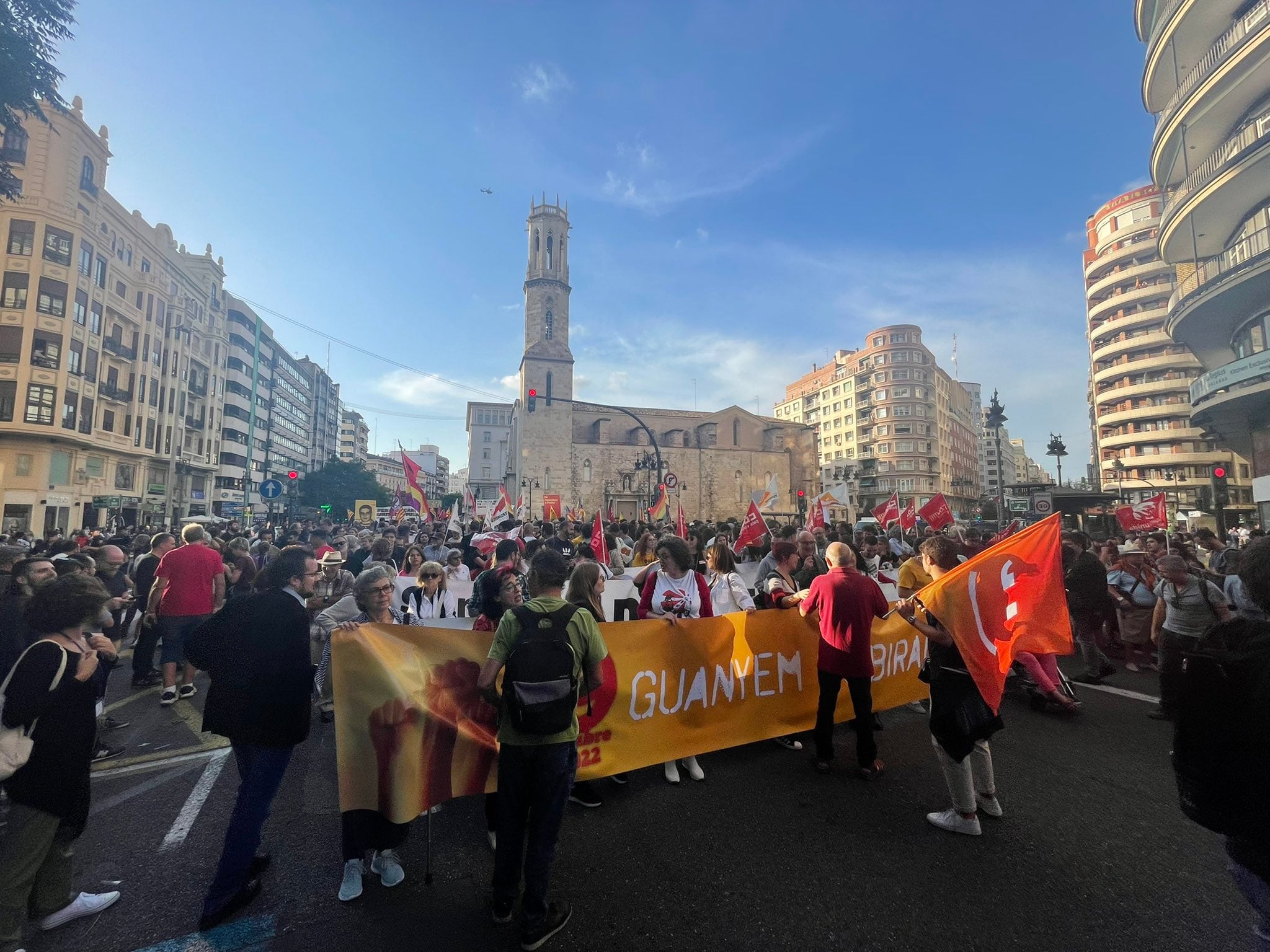 Cabecera de la manifestación de la Comissió 9 d&#039;Octubre de 2022, en València, bajo el lema &quot;Guanyem sobiranies&quot;