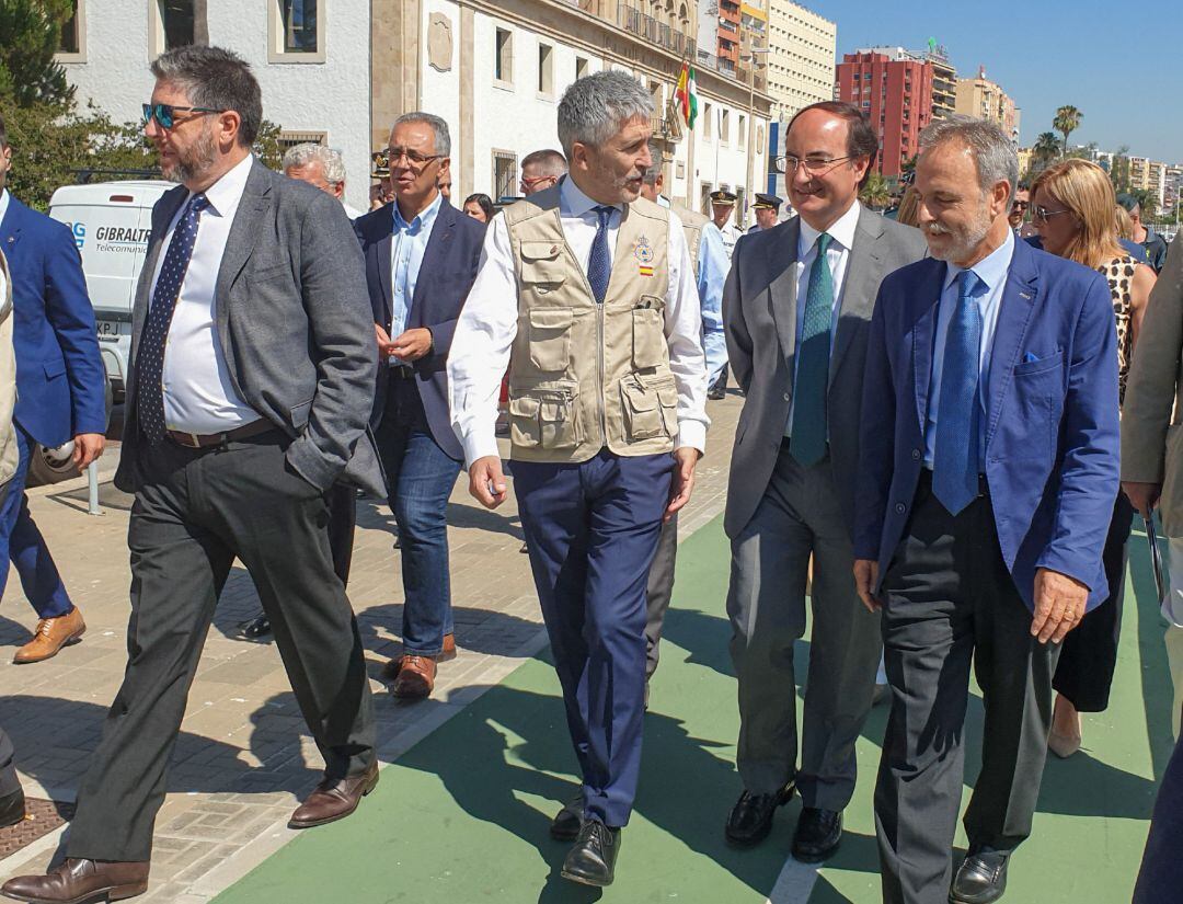 Fernando Grande-Marlaska, ministro en funciones del Interior, durante su visita al Puerto de Algeciras.