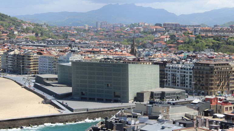 El Palacio de Congresos del Kursaal, visto desde el monte Urgull