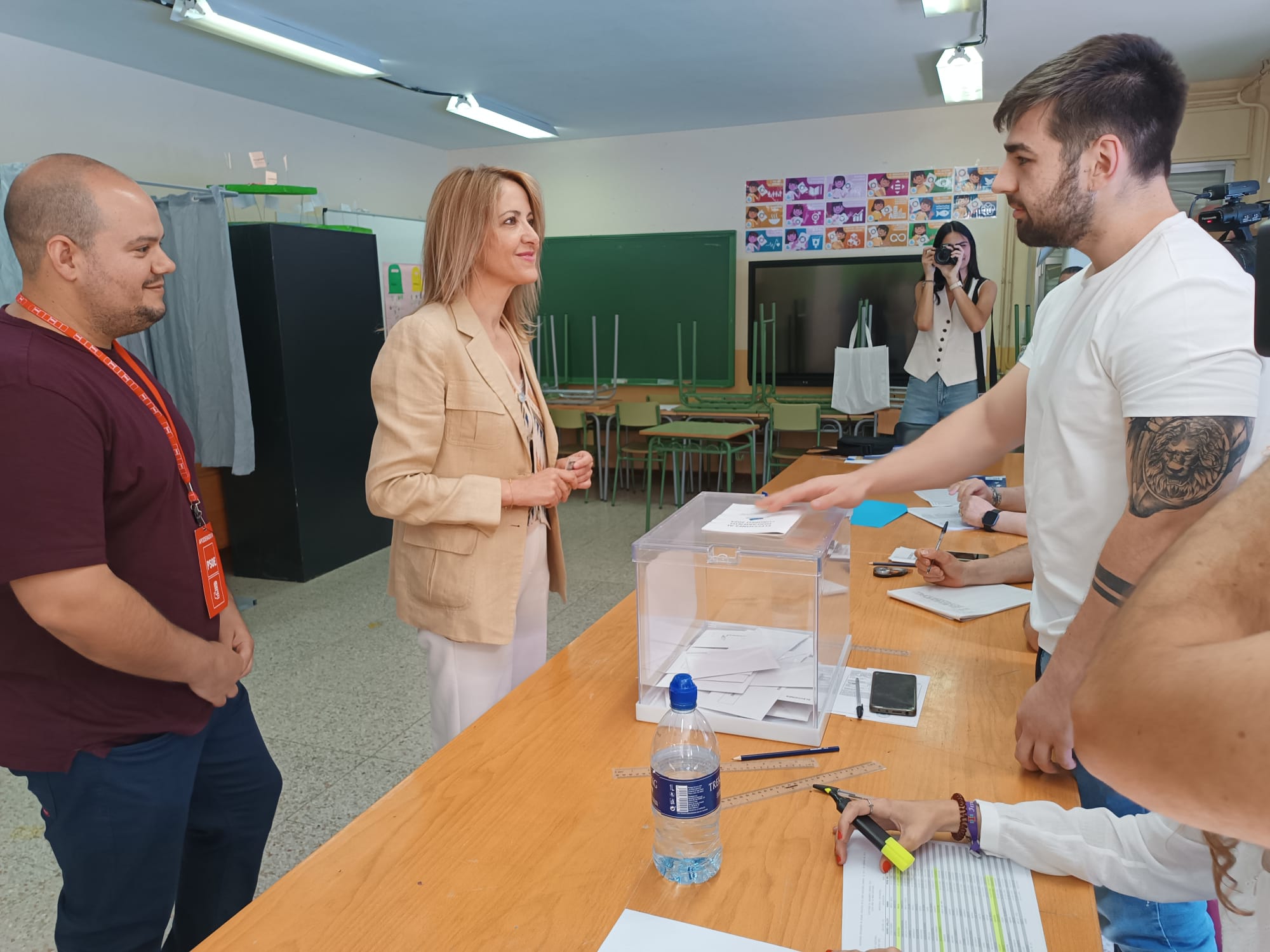 Cristina Maestre, candidata socialista al Parlamento Europeo, ha votado en un colegio de Daimiel (Ciudad Real)