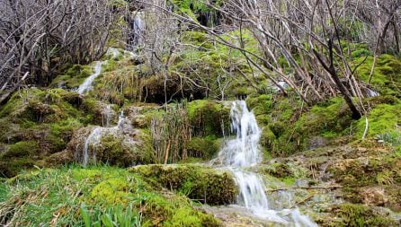 Cascada natural de la Tobilla, en Vega del Codorno (Cuenca).