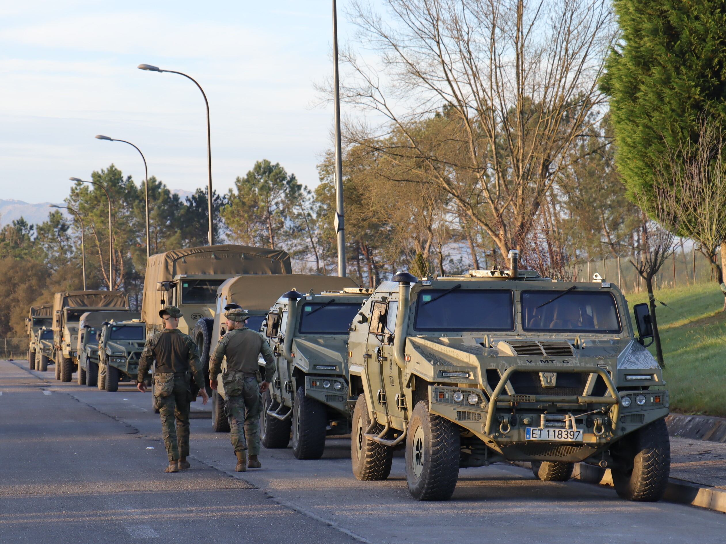 Convoy de los vehículos de la Brilat (Regimiento Príncipe) preparando su salida de Cabo Noval