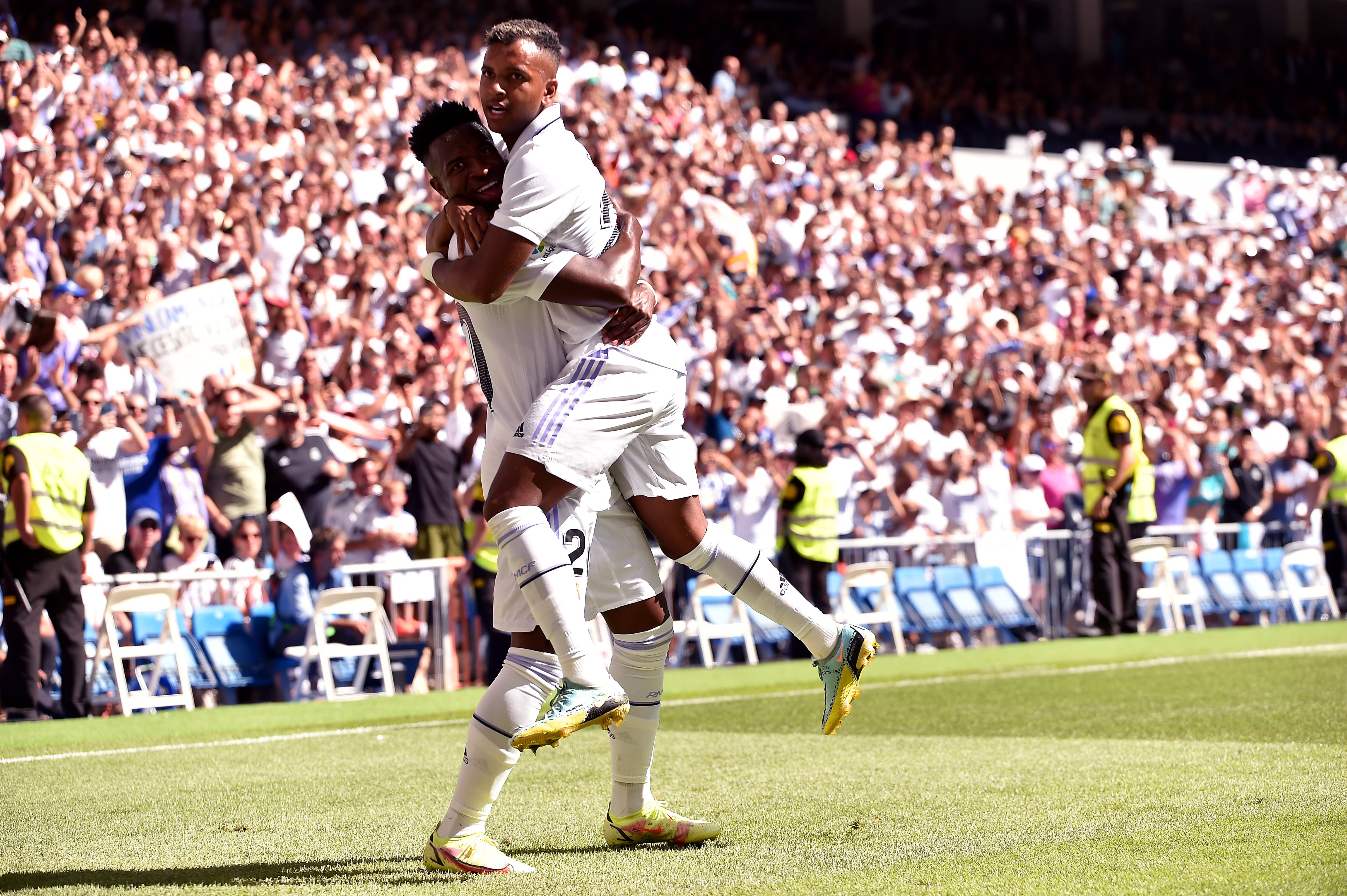 Vinicius celebra su tanto junto a Rodrygo.