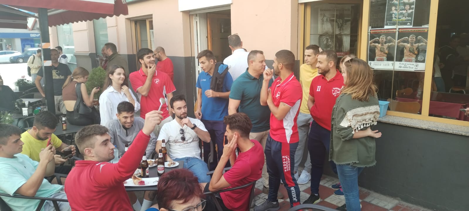 Después del sorteo, equipo y afición celebran el enfrentamiento contra el Sevilla F.C.