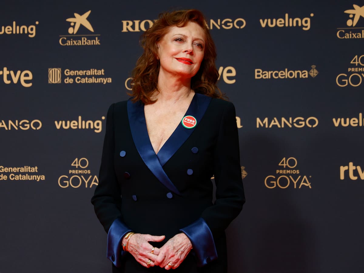 Susan Sarandon recoge el Goya Internacional y vuelve a rendirse ante Sánchez: "Ver a vuestro presidente hablar con tanta lucidez moral me ayuda"