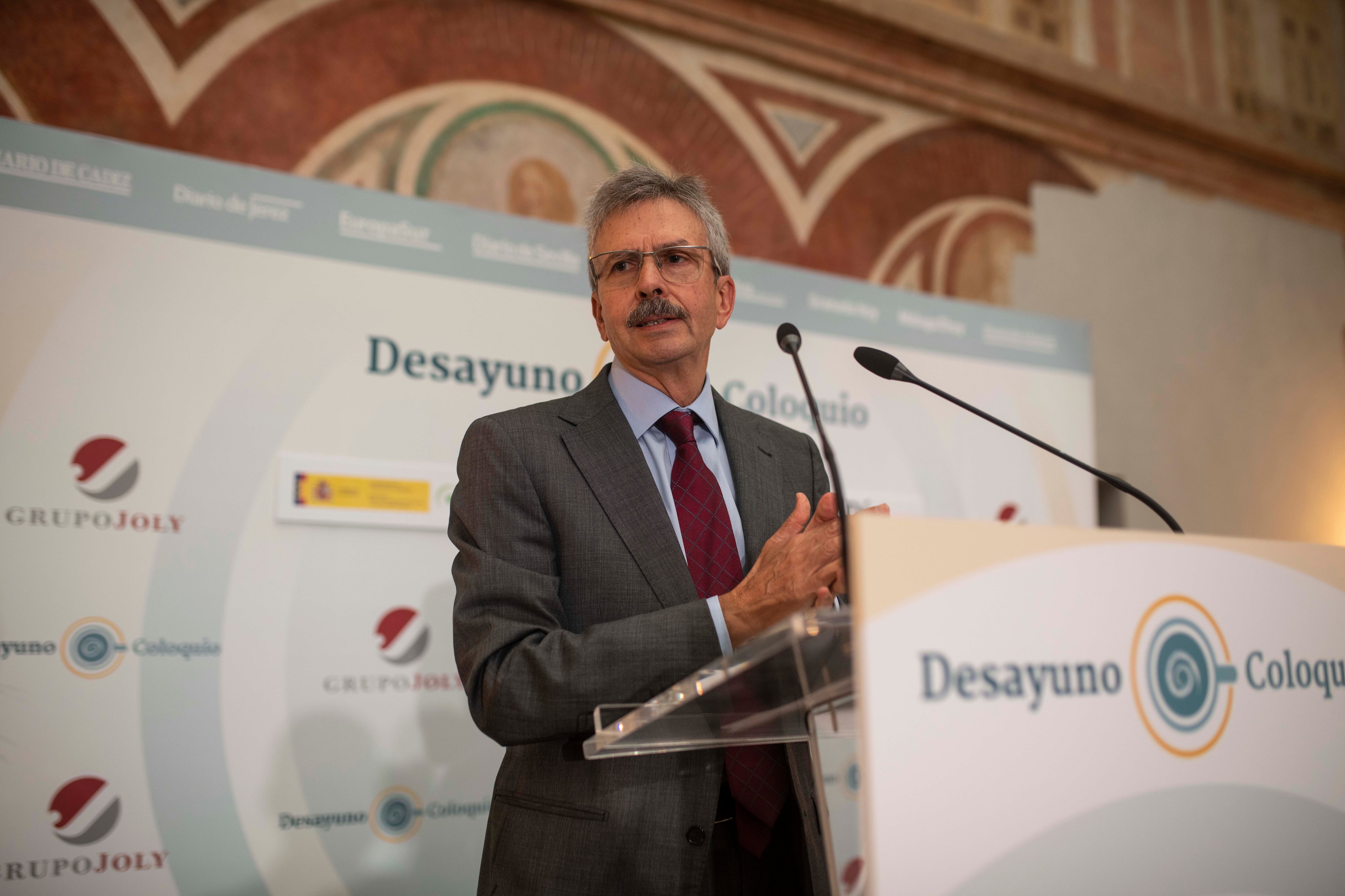 GRAFAND4274. CÓRDOBA, 20/10/2022.- El presidente de Enresa, José Luis Navarro (c), durante la conferencia &#039;La energía nuclear y El Cabril&#039; que ha ofrecido en los Desayunos-Coloquio del &#039;El Día de Córdoba&#039;, este jueves en Córdoba. EFE/ Rafa Alcaide
