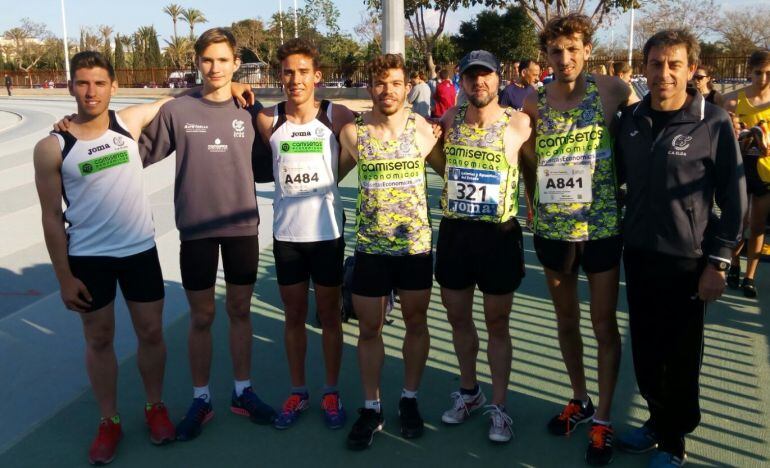 Félix Cuesta con el resto de atletas del control absoluto de Elche