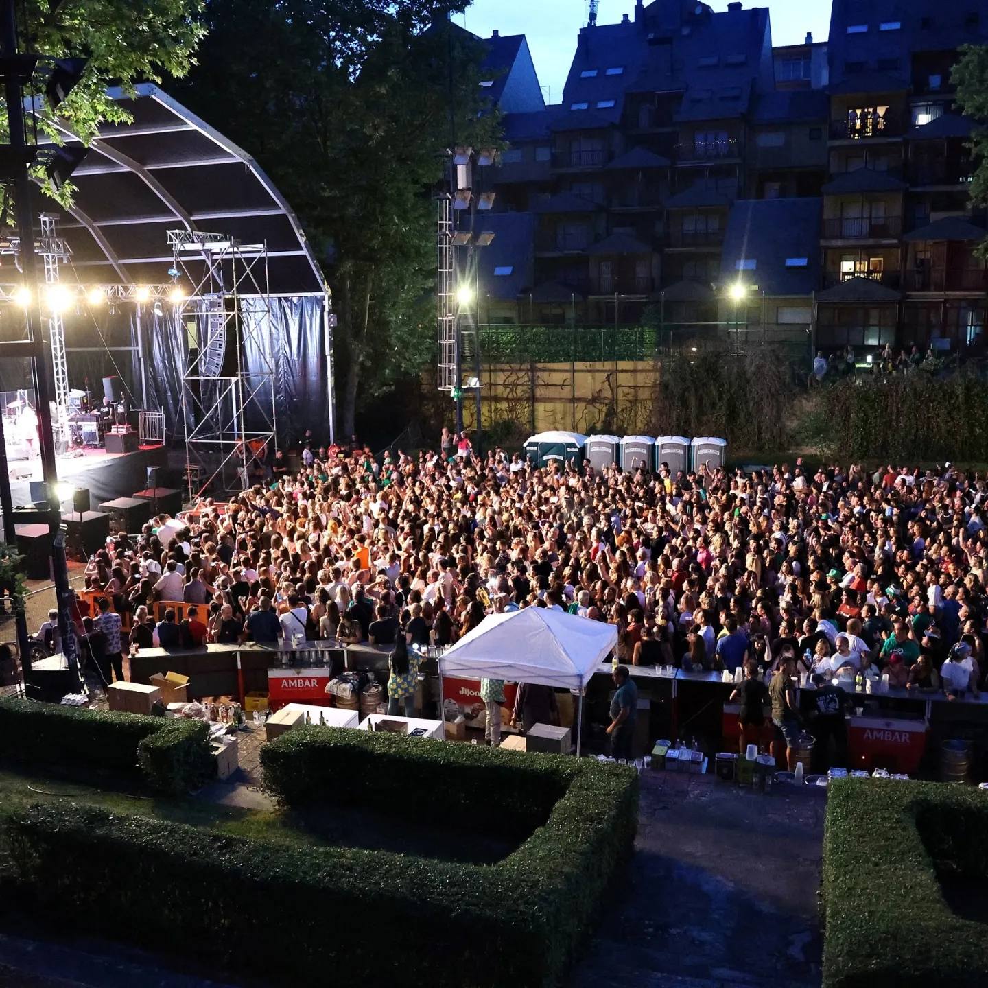 Aforo completo en el concierto de Camela