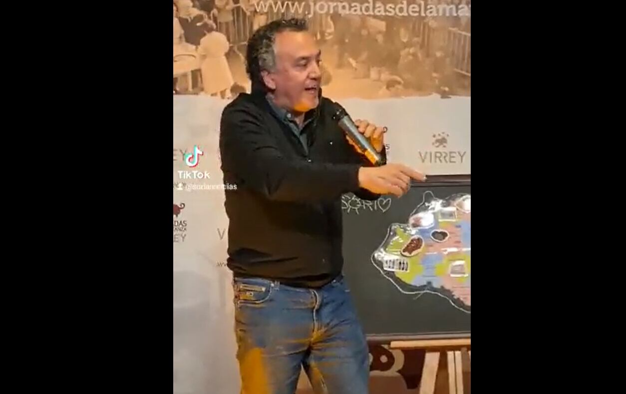 Roberto Brasero versionando &#039;Quédate&#039; de Quevedo y Bizarrap