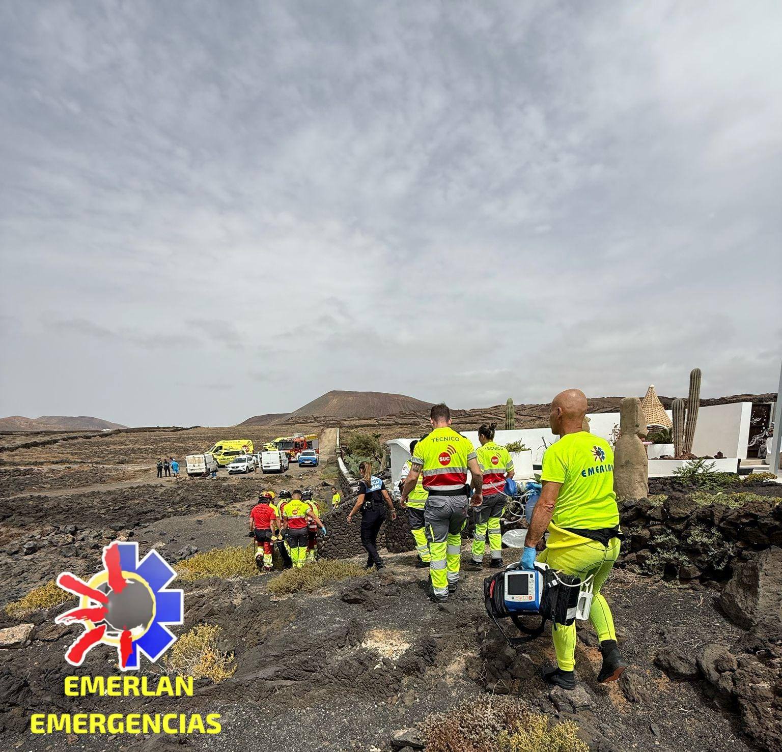 Voluntarios de EMERLAN en la 'Cueva del Agua' de Lanzarote, donde falleció un pescador.