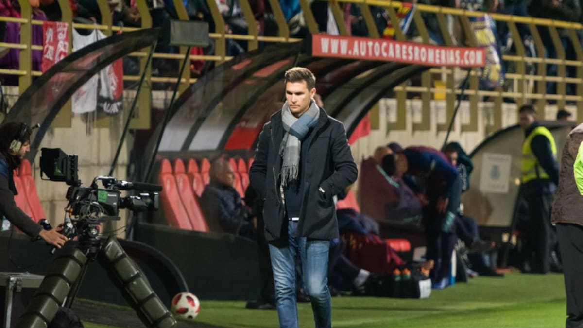 Víctor Cea se queda solo