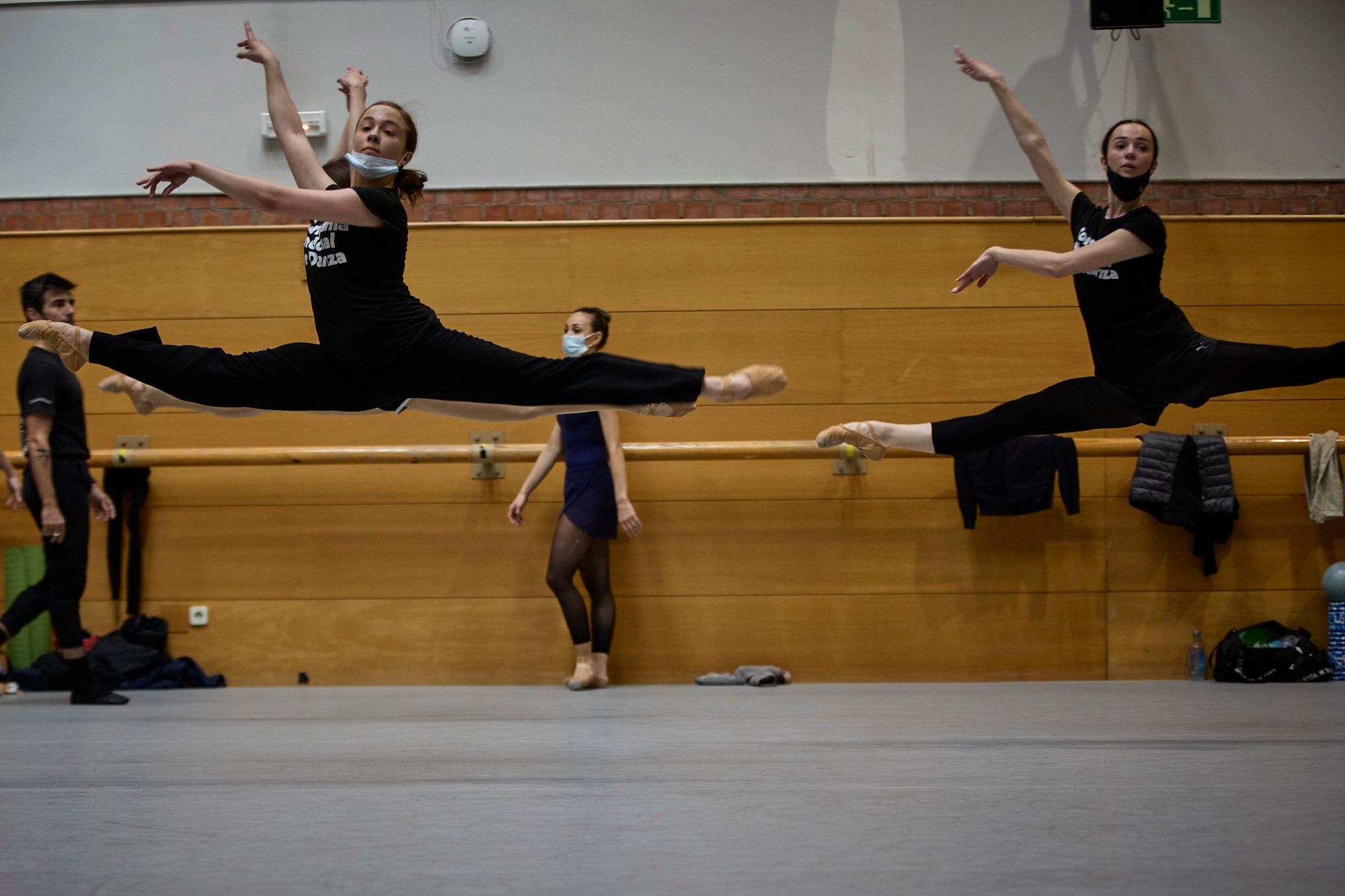 Algunas de las cinco bailarinas ucranianas acogidas por la Compañía Nacional de Danza.