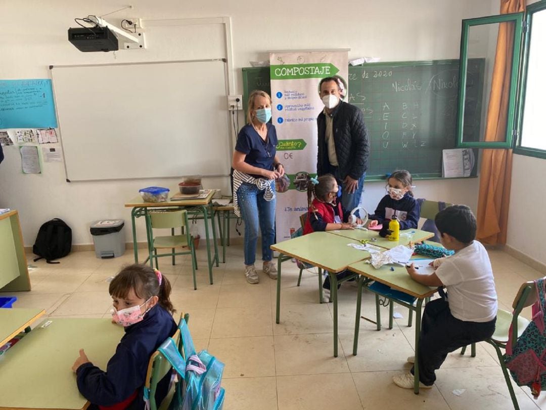 El consejero Hugo Delgado en uno de los talleres.