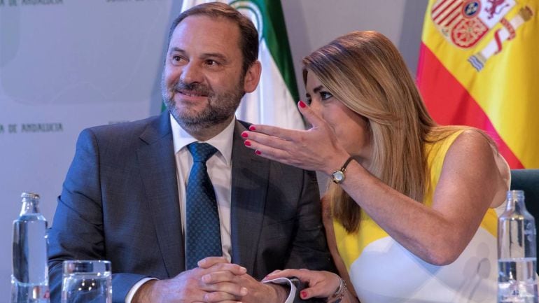 El ministro de Fomento y la presidenta de la Junta, Susana Díaz.
