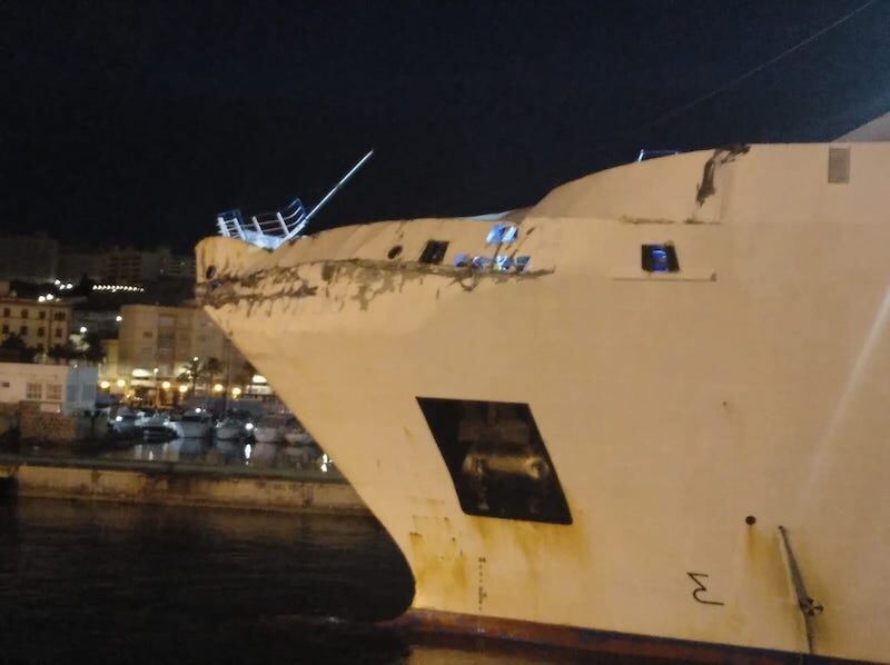 Resultado del golpe sufrido en la amura de babor