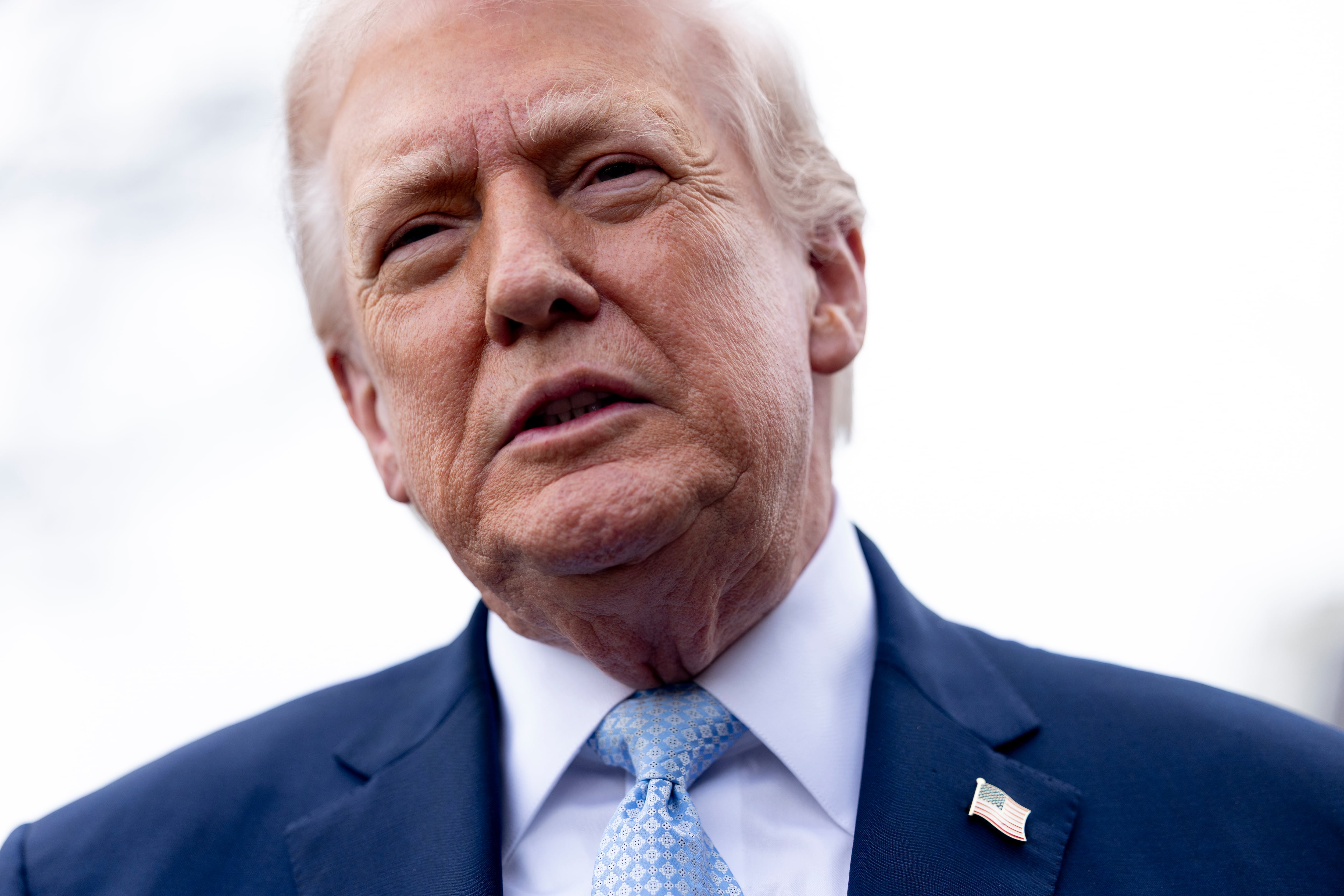 Trump considera justificado plantearse una retirada de las bases en España y otros países que no colaboren en el estrecho de Ormuz