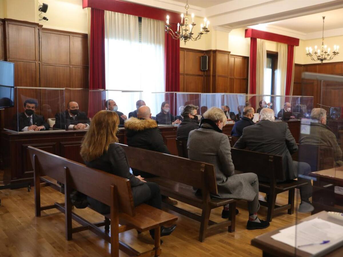 León, Sacristán y Oliver, condenados por su gestión en el Betis