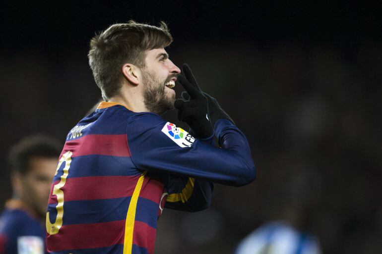 Piqué celebra un gol