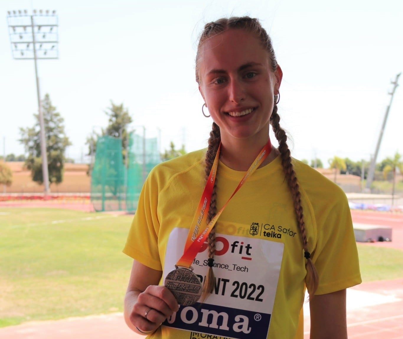 Belén Sospedra con la medalla de plata