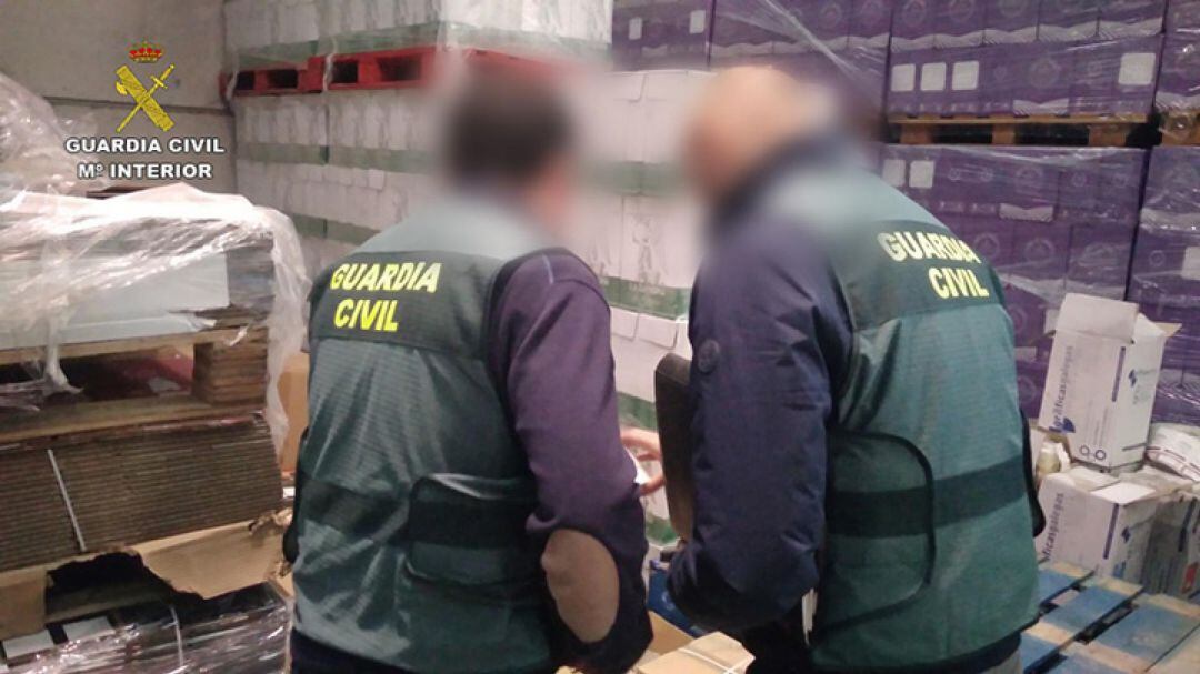 La Guardia CIvil, durante el registro