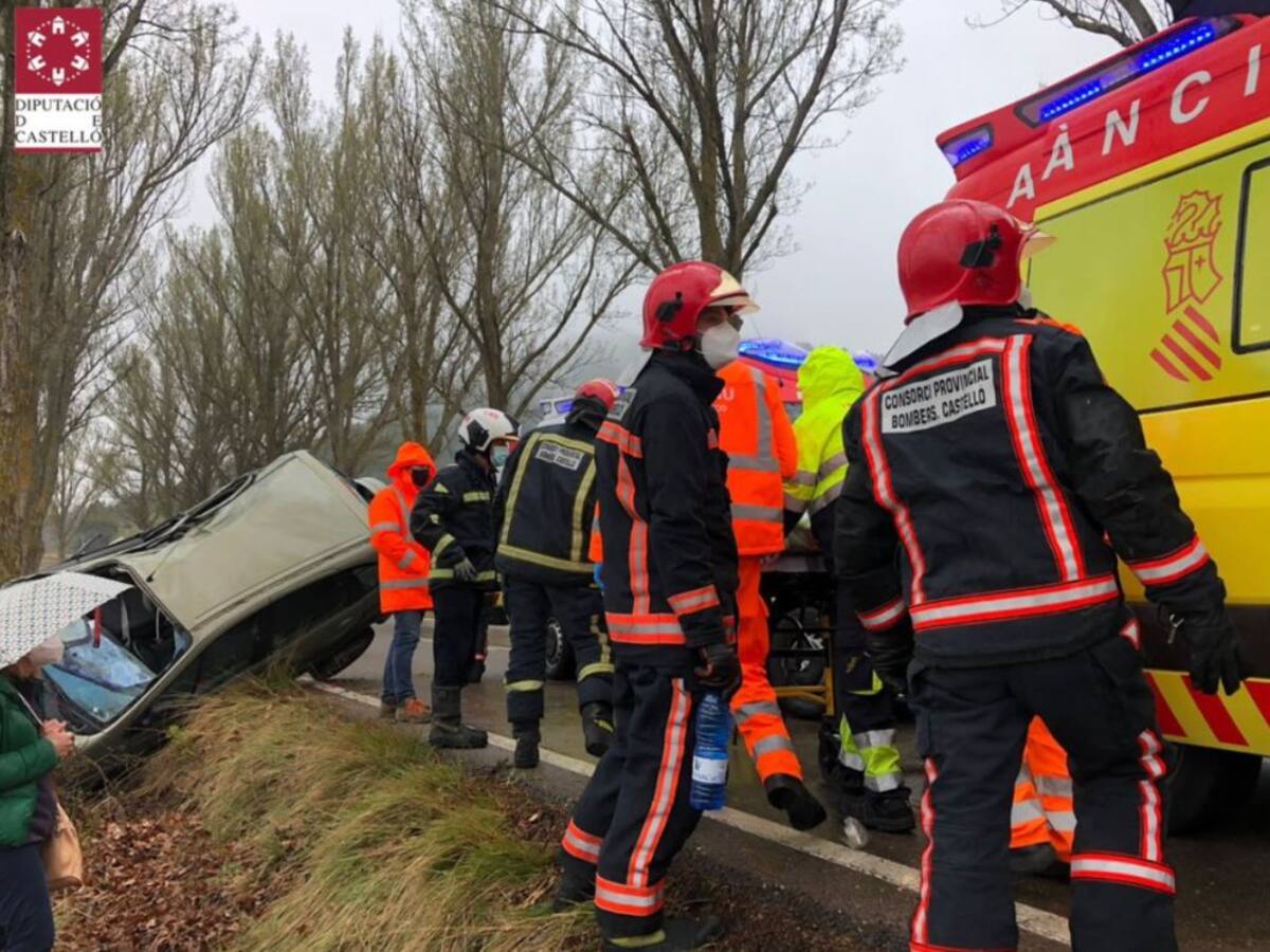 Una mujer y un hombre resultan heridos tras volcar con su coche en Vilafranca