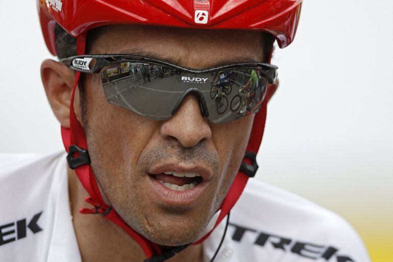 Alberto Contador, nada más pasar la línea de meta en la décima etapa del Tour.