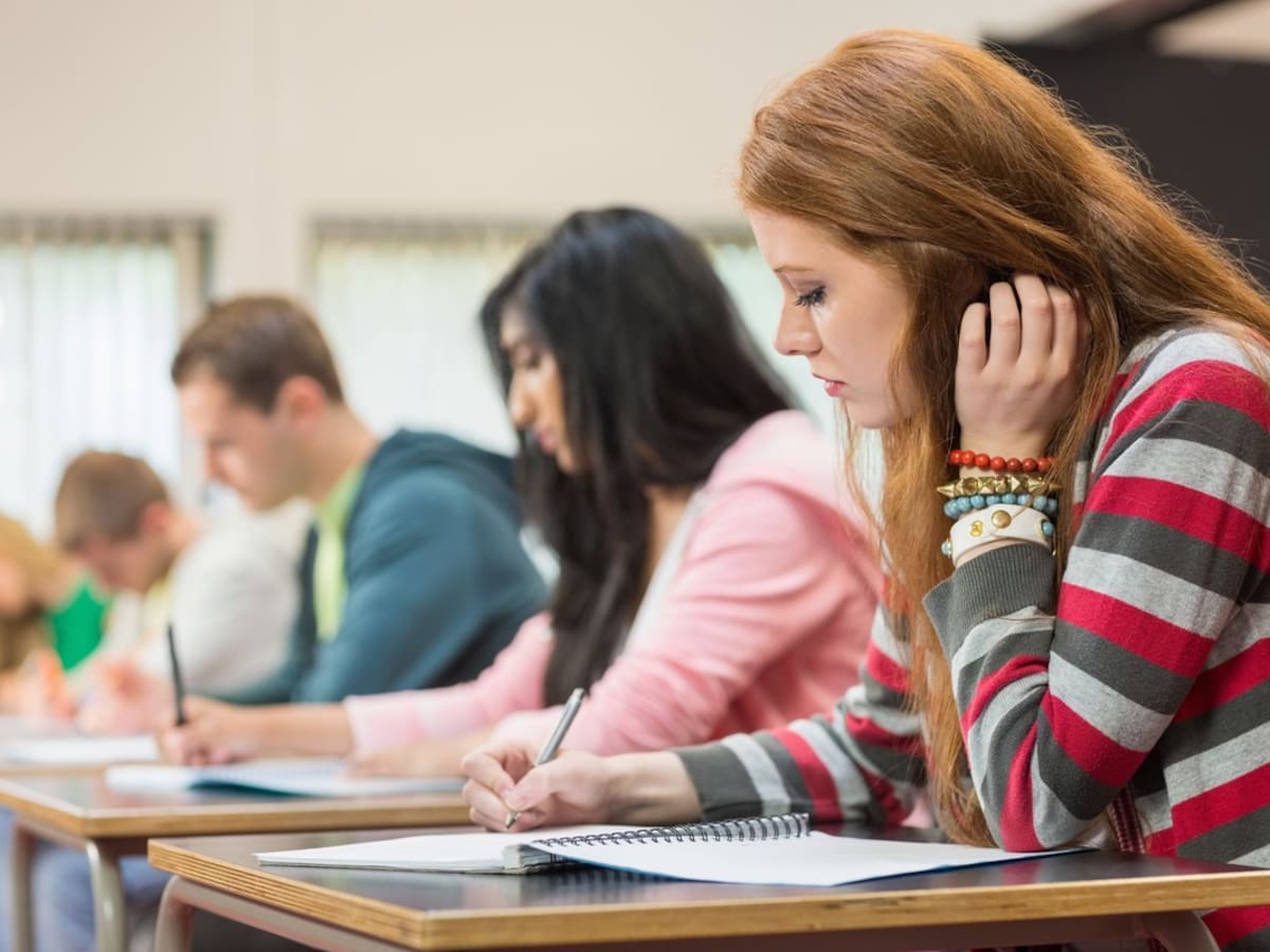 Un psicólogo explica por qué elegir estudios se ha convertido en un tormento: "Viven paralizados por el miedo a equivocarse"