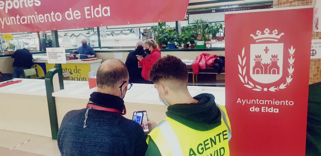 Ha comenzado el reparto de dorsales en el Mercado Central 