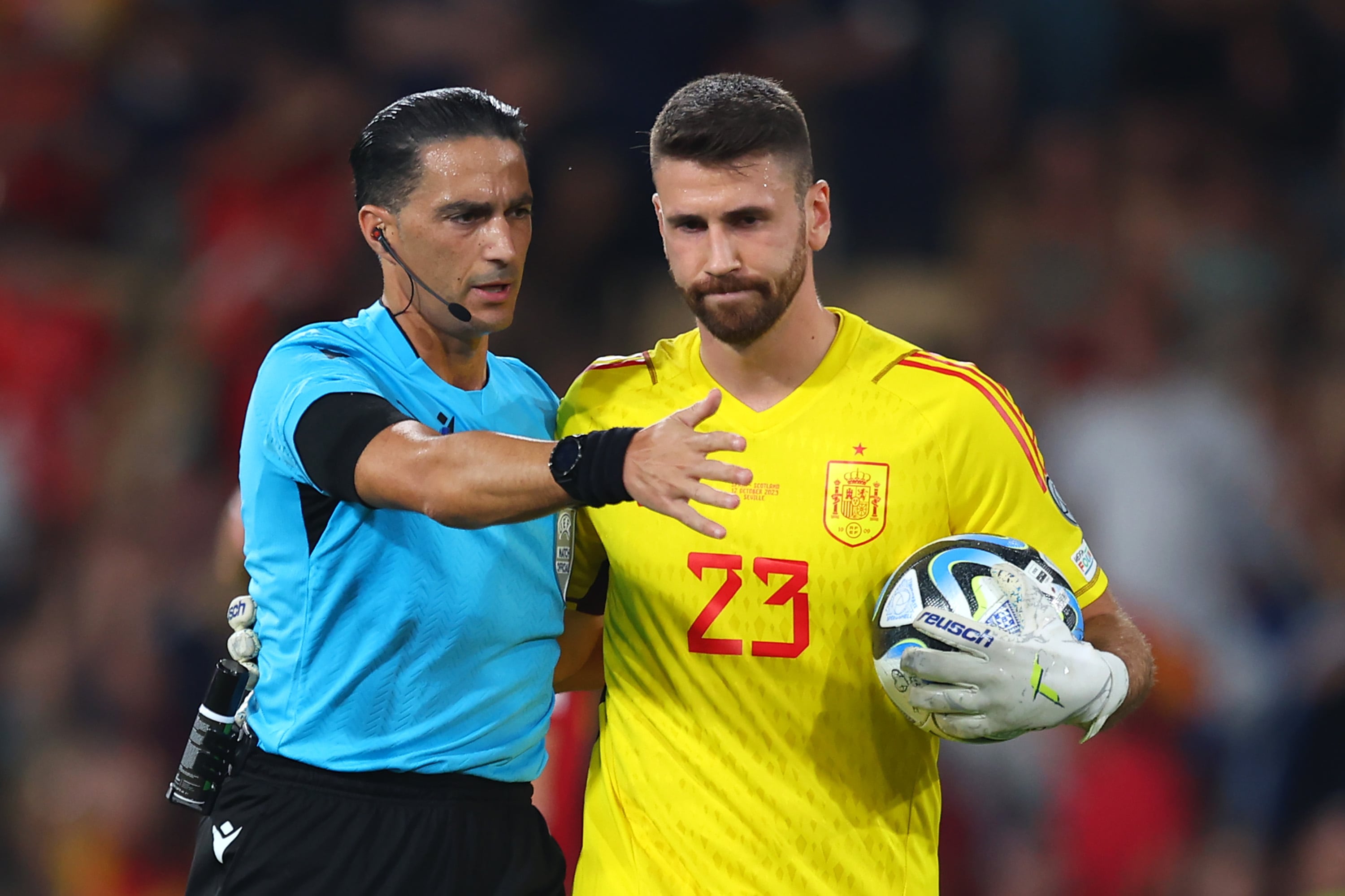 Unai Simón en un partido de la selección. (Photo by Fran Santiago/Getty Images)