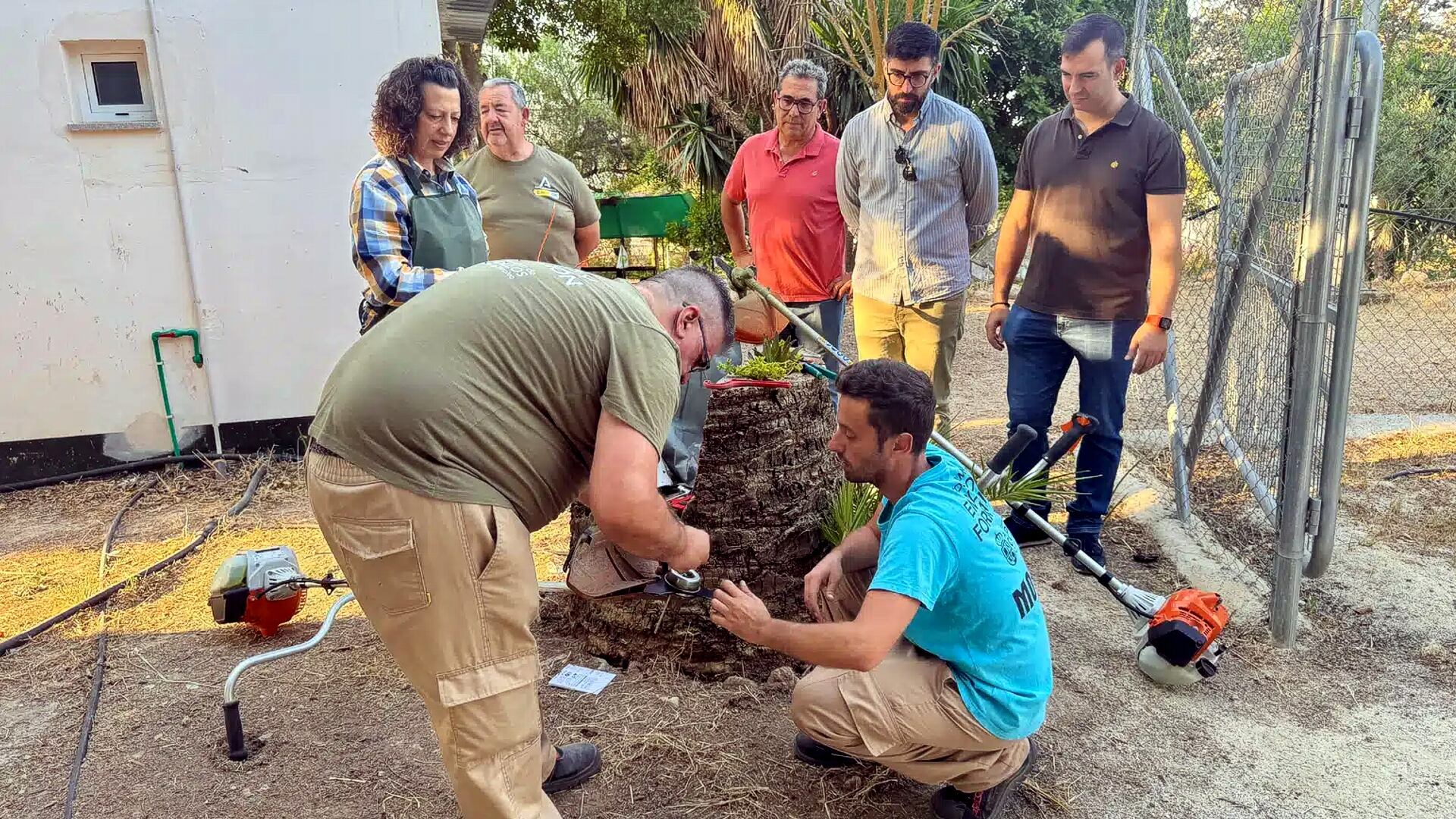 El alcalde de Campillos visita el nuevo programa de Formación y Empleo que está en marcha en la localidad