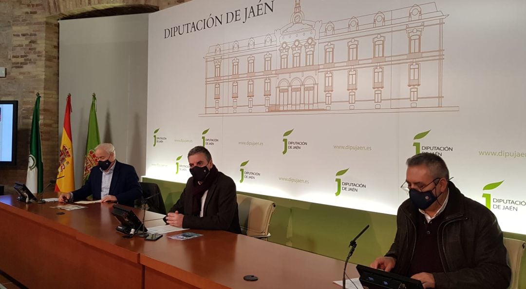 Manuel Valdivia, Ángel Vera y Andrés Medina durante la presentación.