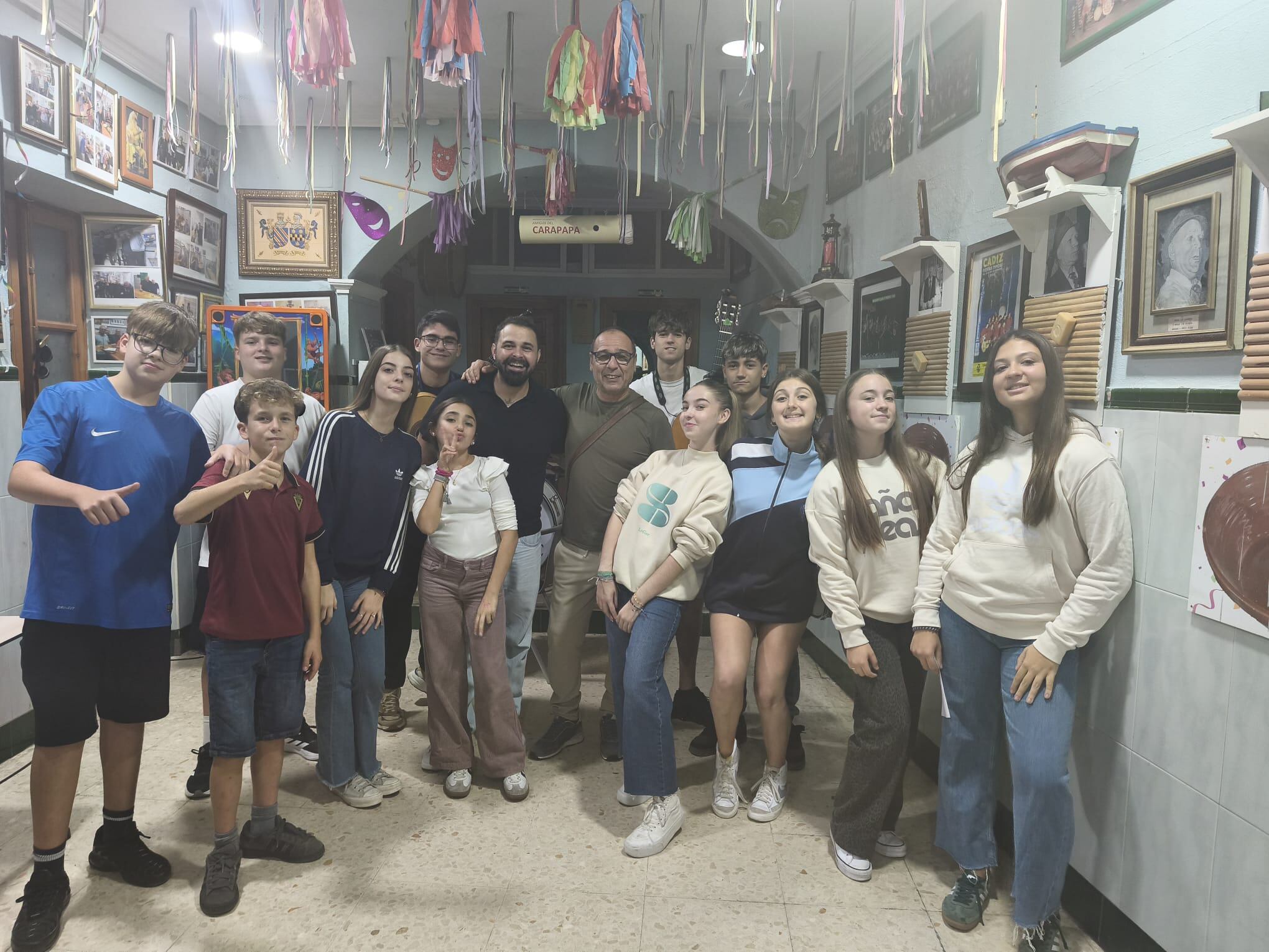 Chirigota Los tímidos, al ataque con tomate