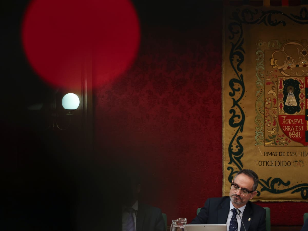 El Gobierno ve "una salvajada" que el alcalde de Móstoles compare su situación con el Holocausto: "Sigue el manual de Ayuso"