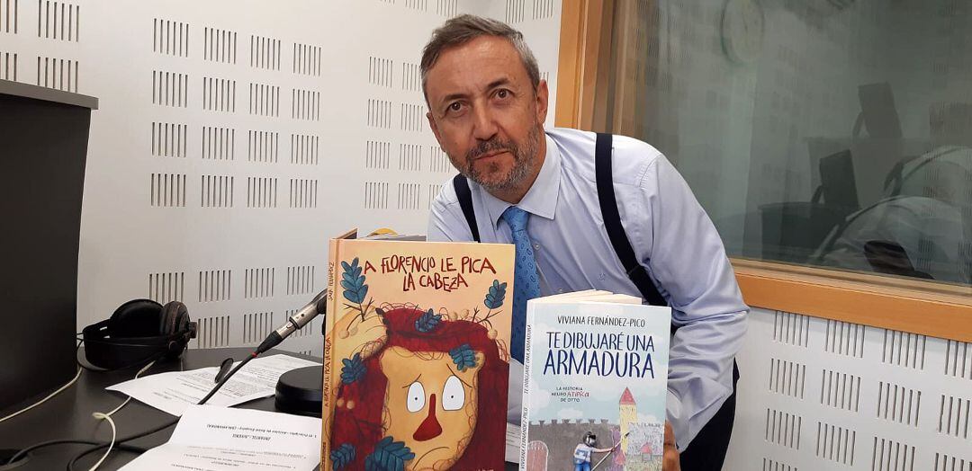 Chema Contreras, director de Rincón Literario, con las recomendaciones de esta semana