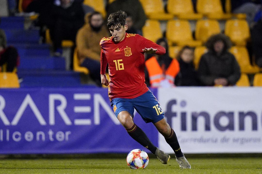 Gonzalo Villar en un partido con la selección española sub-21