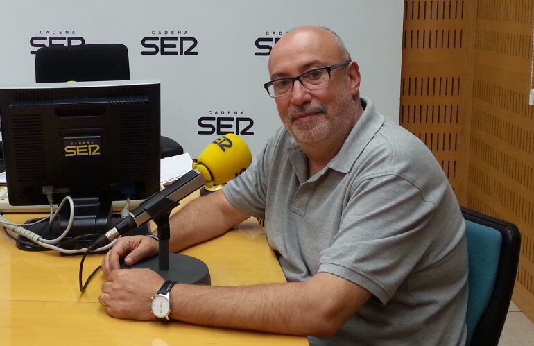 Manuel Alcaraz, en los estudios de Radio Valencia