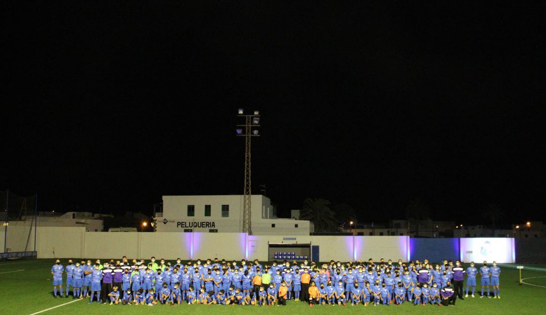 Foto de familia de todos los equipos del CD Tinajo.